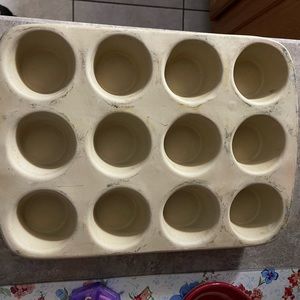 Pampered chef stoneware muffin pan